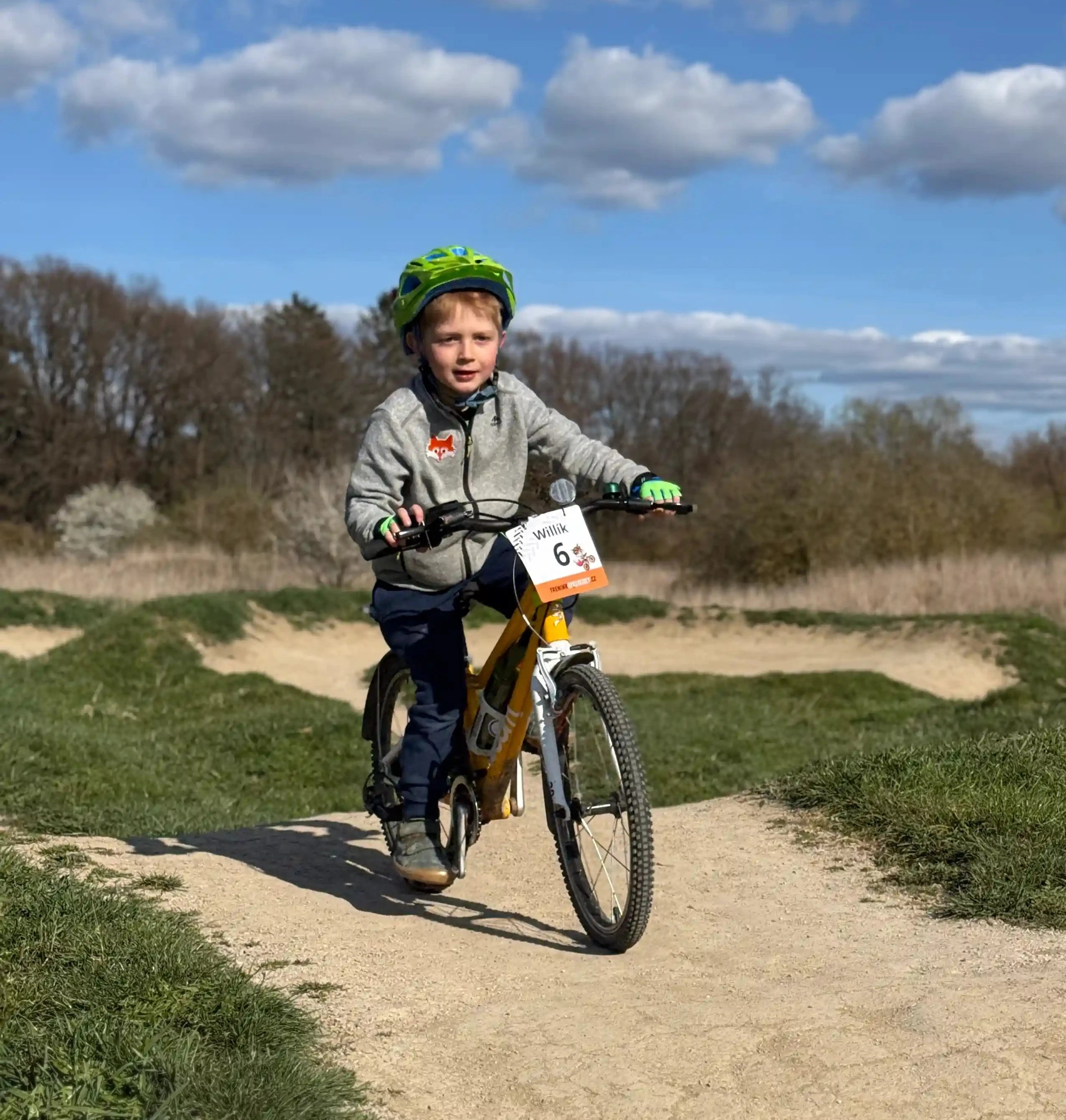 Malý cyklista při jízdě na Jesenickém pumtracku.